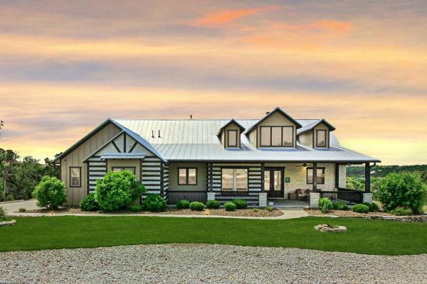 Four-Bedroom Holiday Home